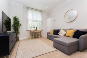 Amazing 1BDR Apt with Private Decked Garden, FastWIFI